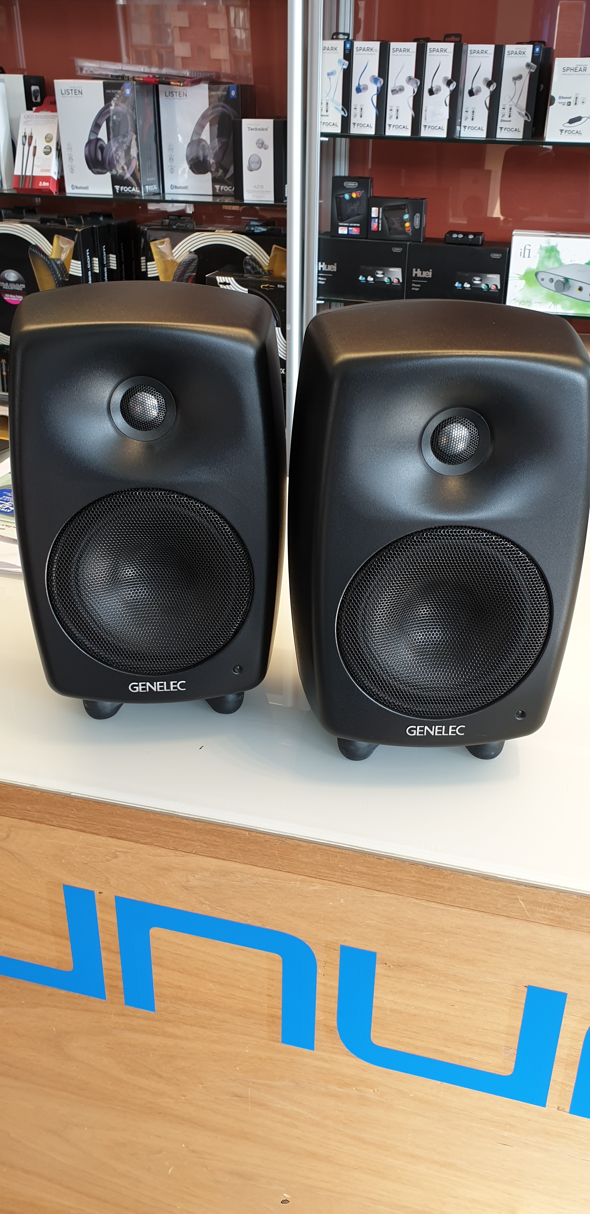 Genelec G Two B musta pari (120x80)
