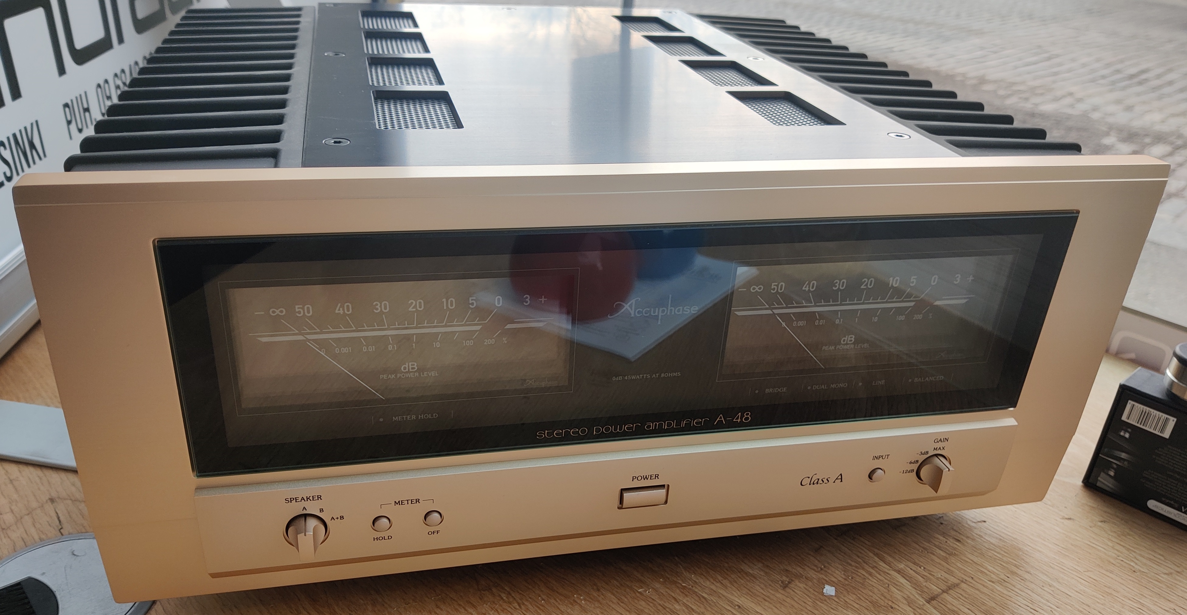 Accuphase A-48 (80)