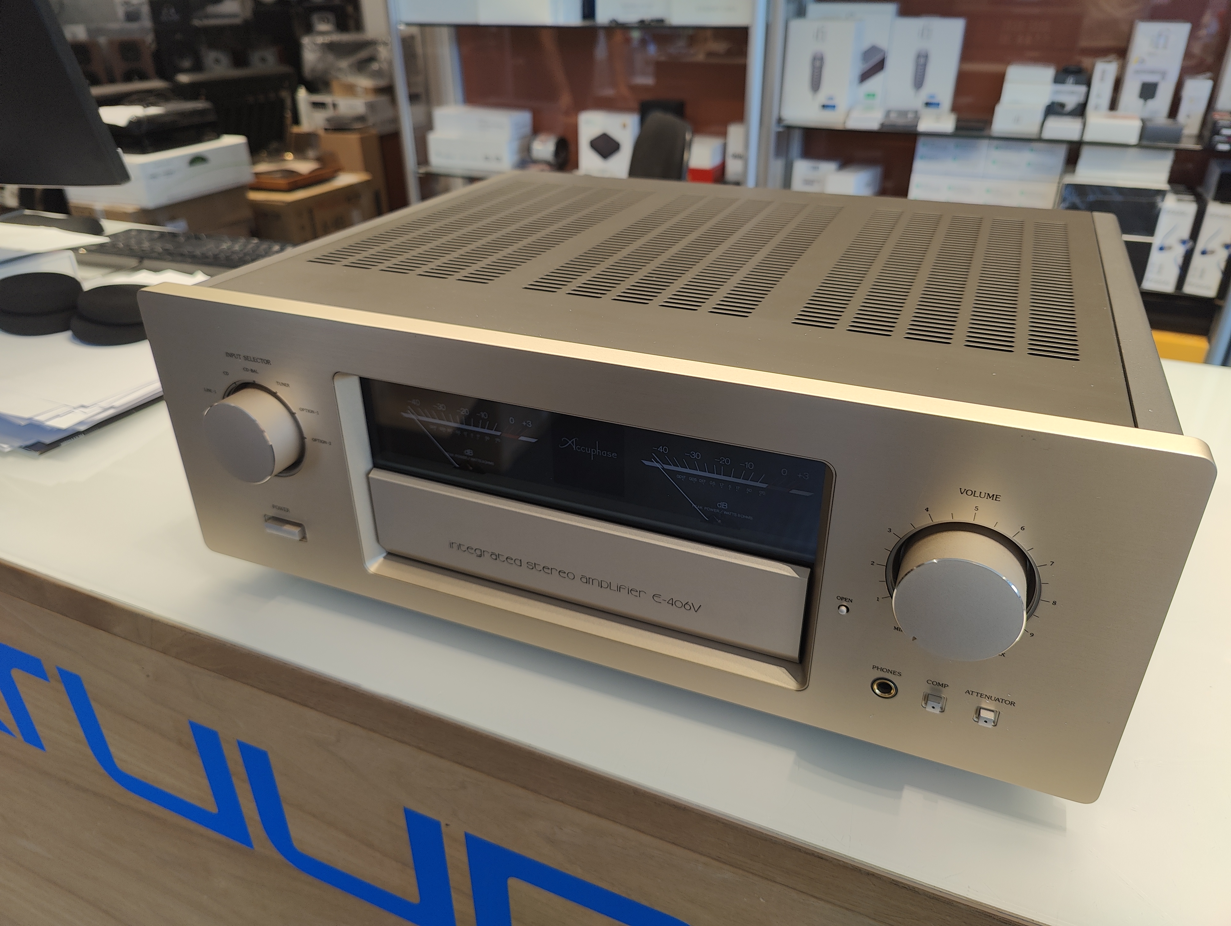 Accuphase E-406V (80)