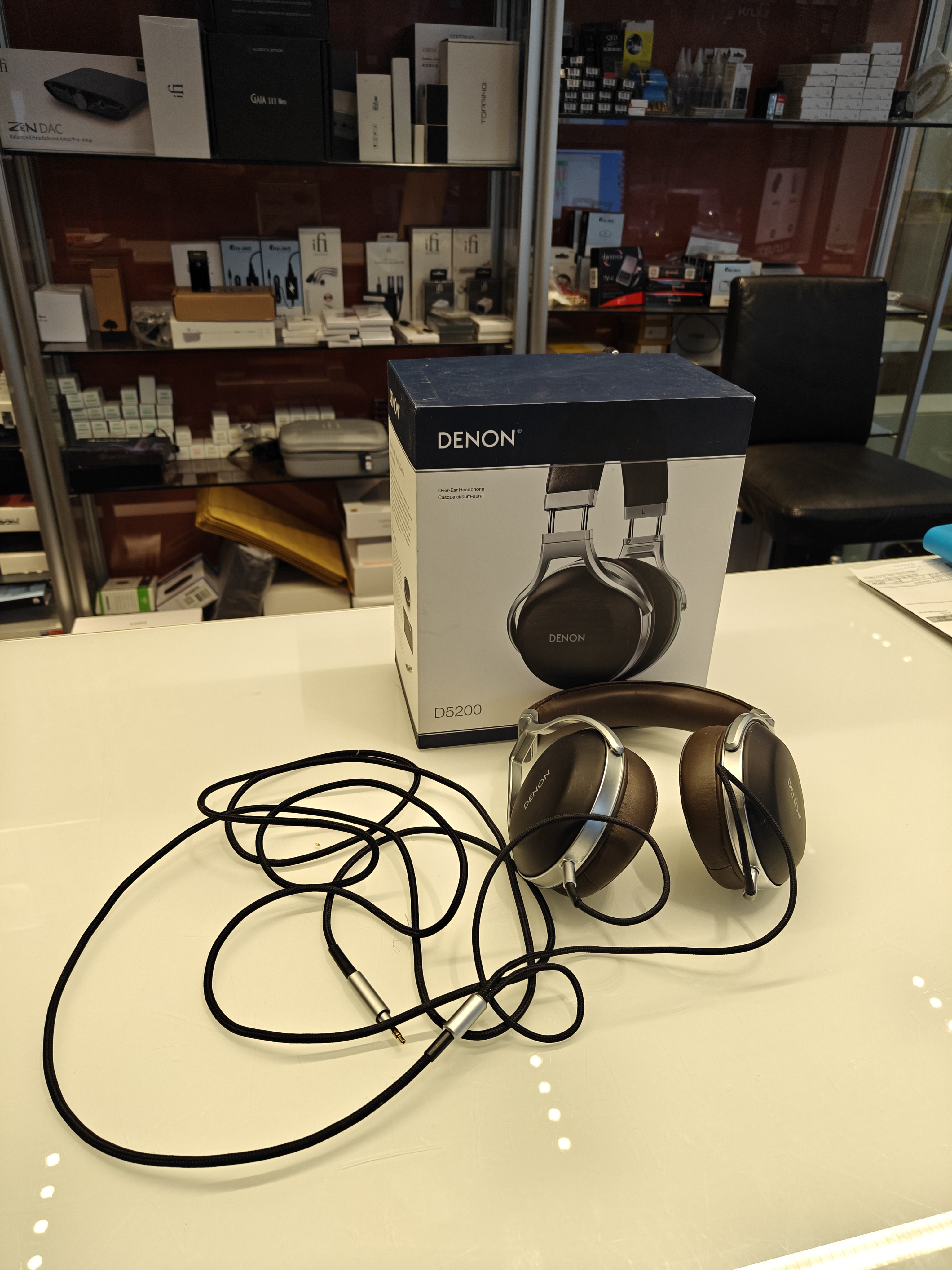 Denon AH-D5200 (120x80)