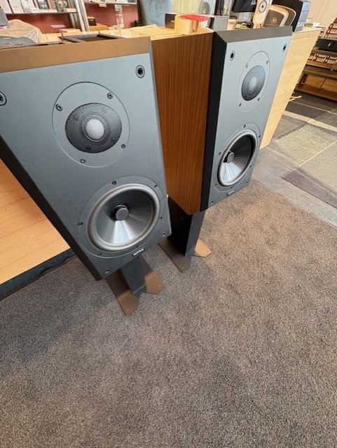 Epos ES-14N + jalustat (80)