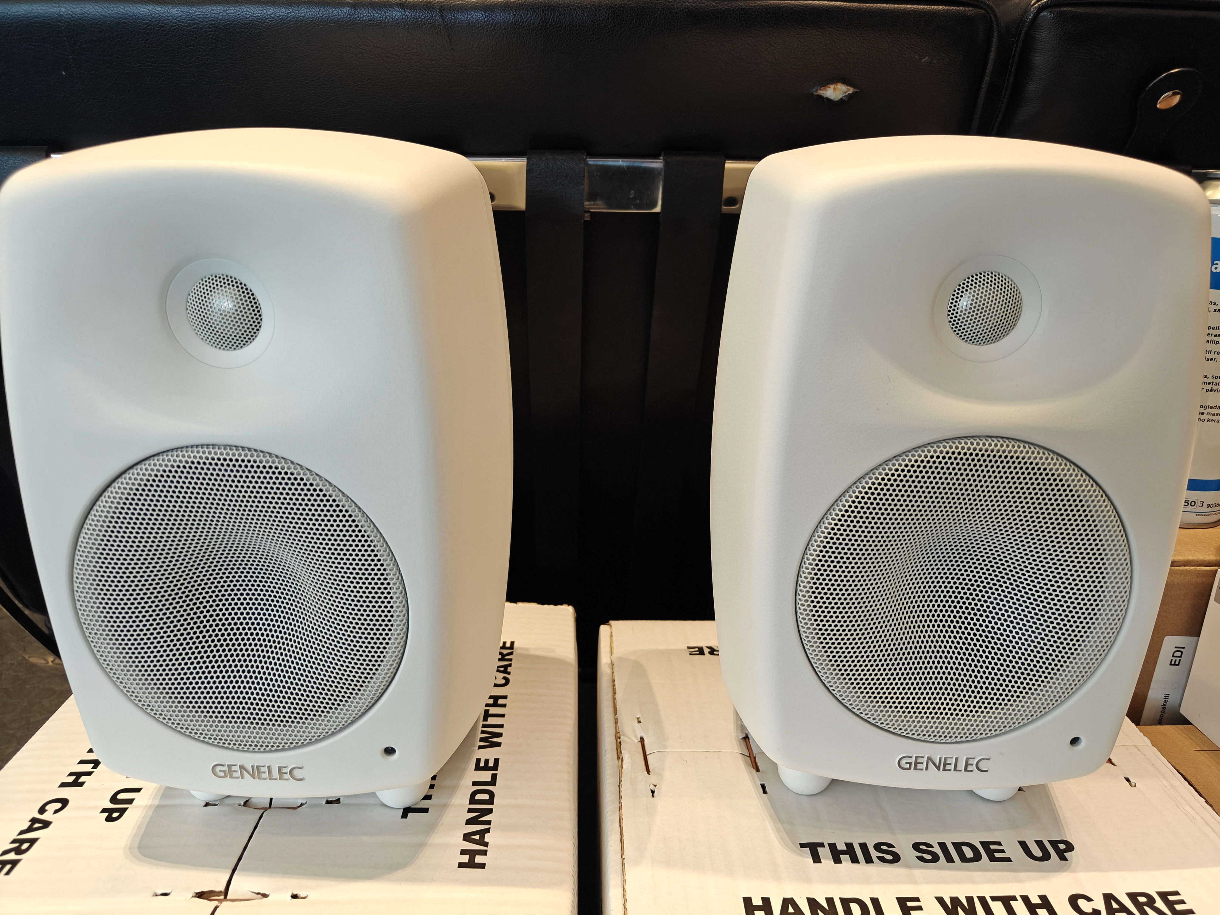 Genelec 8330A valkoinen pari