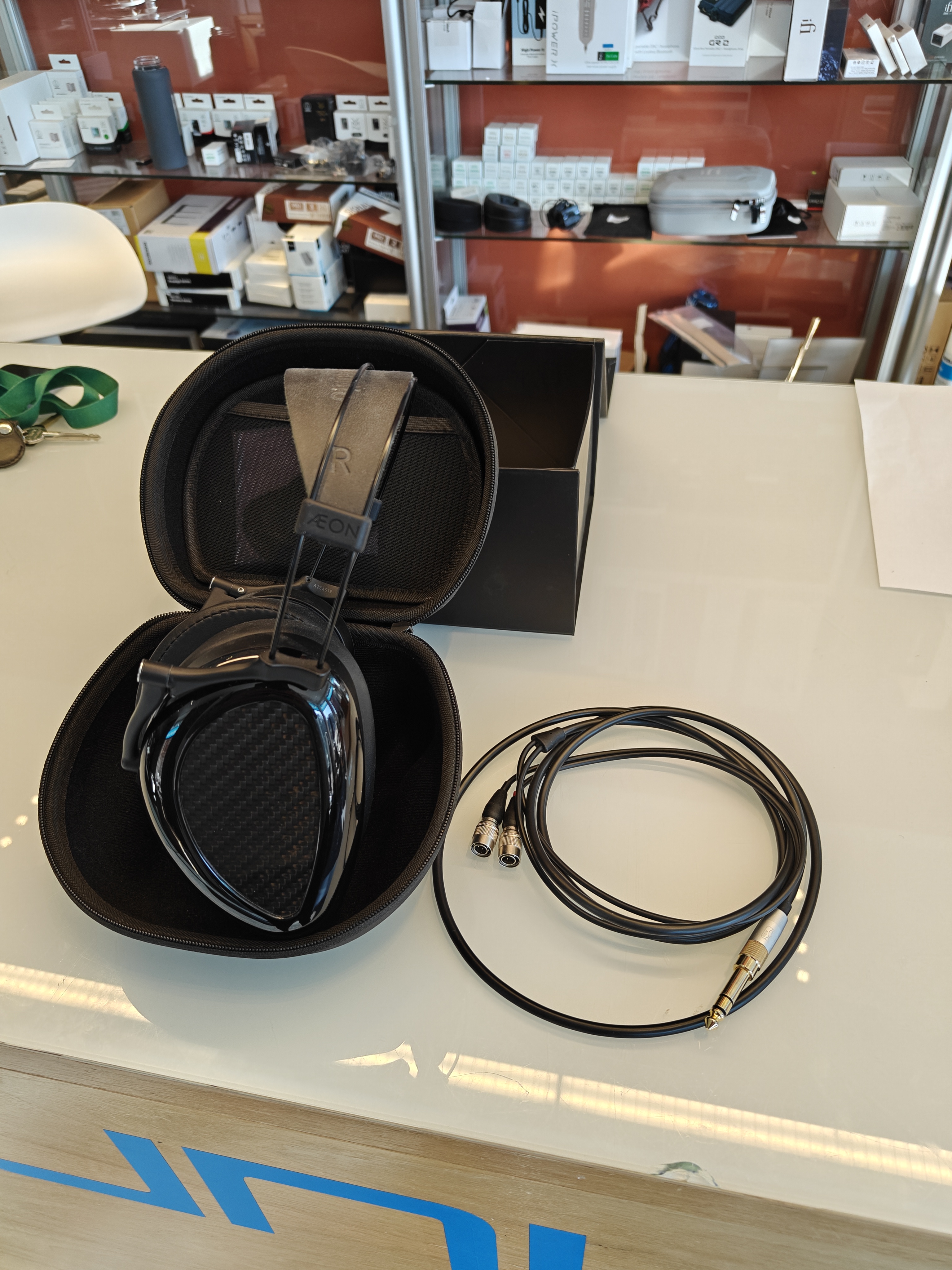 Dan Clark Audio Aeon Noire closed